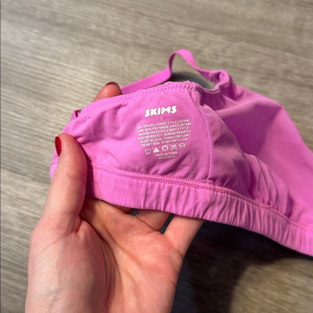 SKIMS Fits Eveybody Crossover Bralette — Neon Orchid - Picture 7 of 7